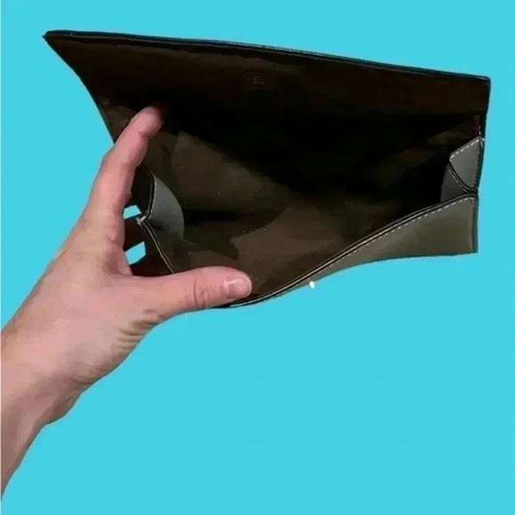 Basic modern light gray clutch purse wallet - Picture 4 of 4